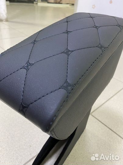 Подлокотник Рено симбл 06-12 год