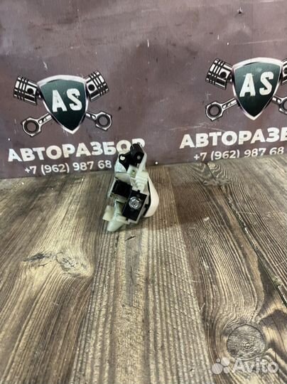 Kia k5 ручка передней правой двери В сборе