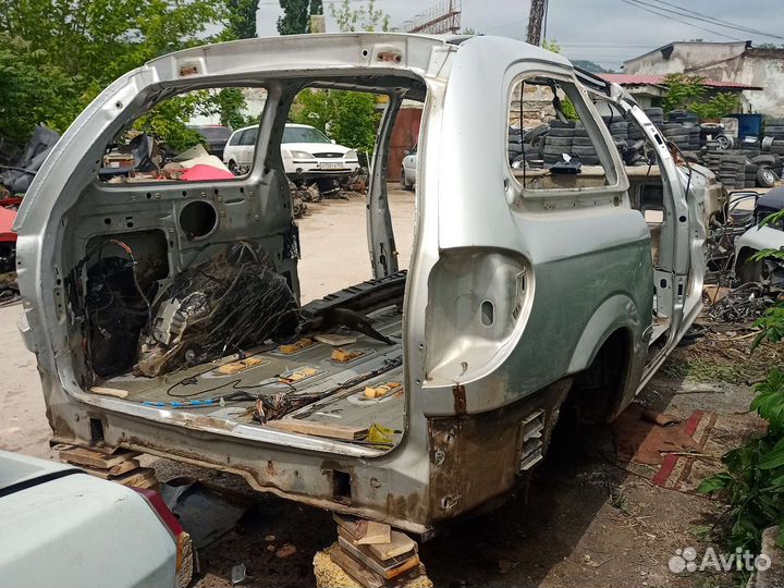 Chrysler voyager dodge caravan кузов частями