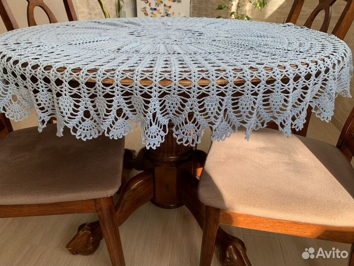 Круглая вязаная скатерть. Ручная работа