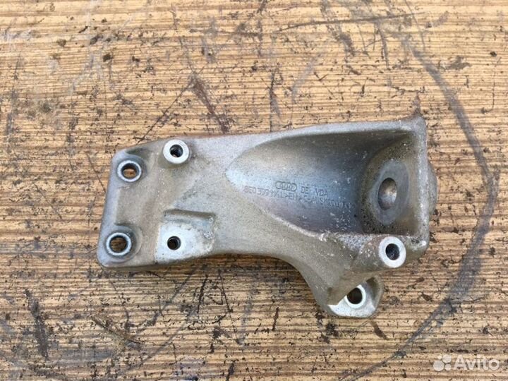 Кронштейн АКПП правый Audi A4 B7 2.0 BWE 2005-2007