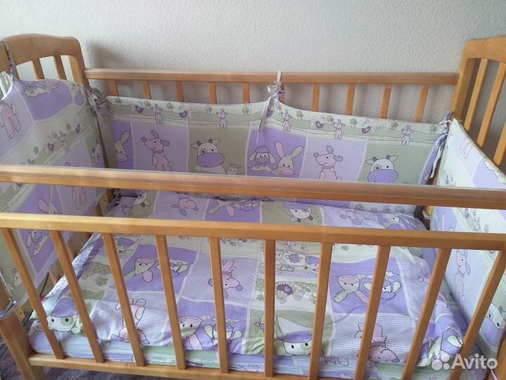 Кроватка с маятником и балдахином