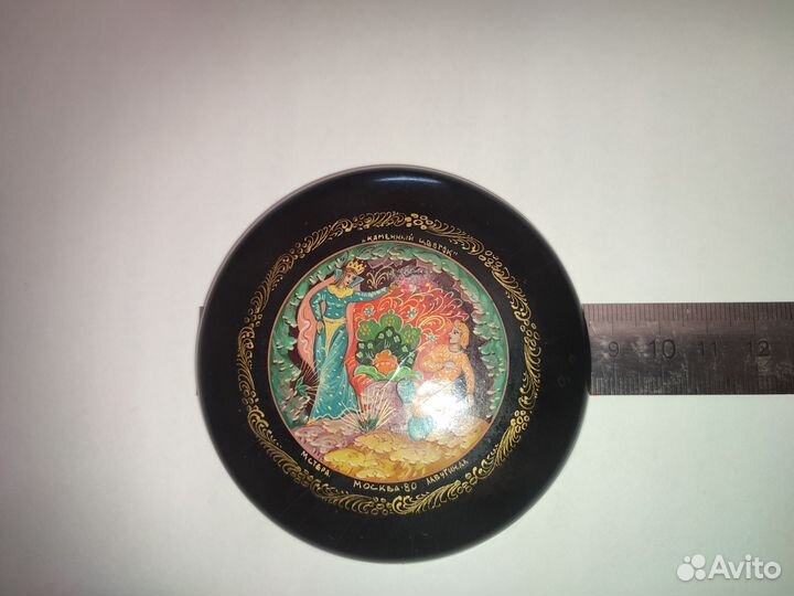 Шкатулка с лаковой росписью