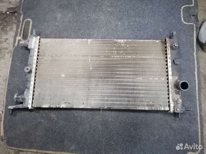 Радиатор охлаждения Opel Corsa b, tigra a