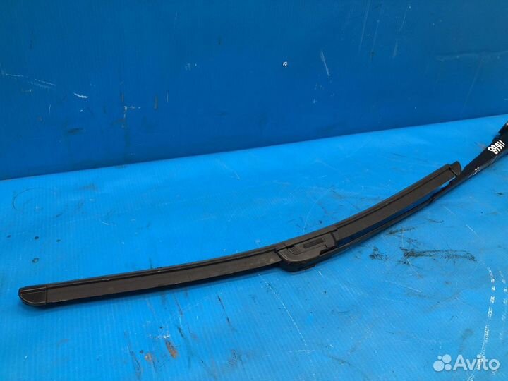 Поводок стеклоочистителя передний правый Renault L