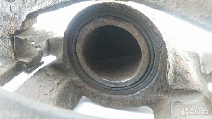 Суппорт передний правый Toyota Aygo WNB10 2wztv