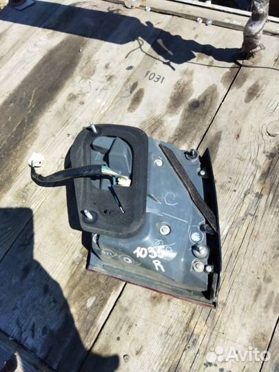 Стоп-сигнал задний правый Lexus Ls600Hl UVF46