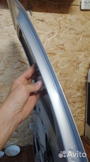 Задняя правая дверь на гранту liftback