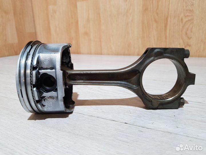 Поршень с шатуном Ford Maverick AJ 2003