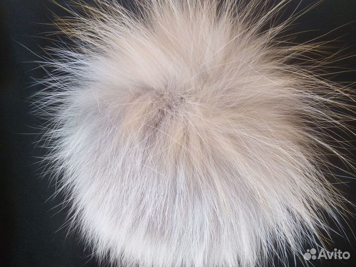 Помпоны меховые белые, писец. Воротник соболь шкур