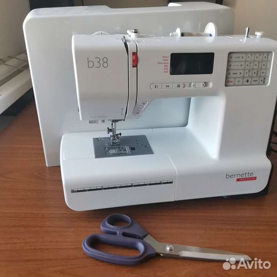 Швейная машина Bernette b38