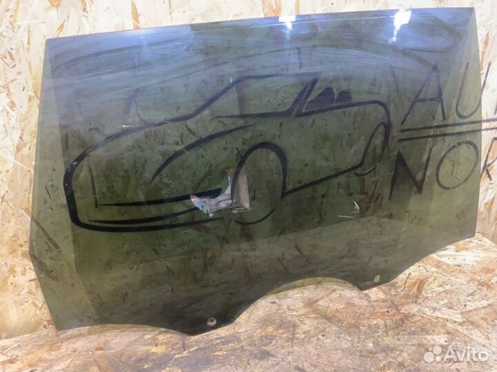 Стекло двери задней правой Audi Q7 2012