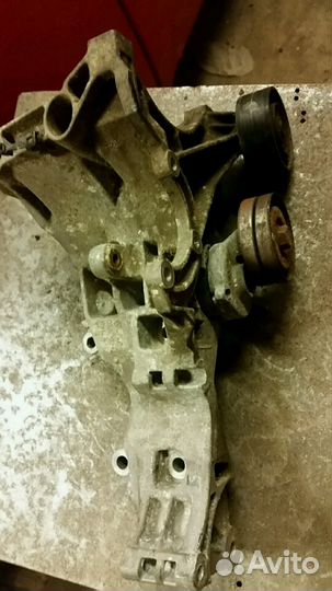 Кронштейн генератора audi A4 03G903143D