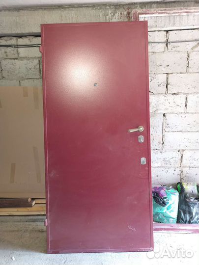 Дверь входная металлическая от застройщика