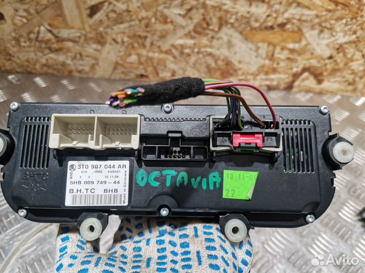 Блок управления климатконтролем Skoda Octavia A5