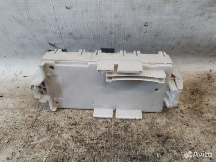 Блок предохранителей Mitsubishi Lancer 9 4G18 2006