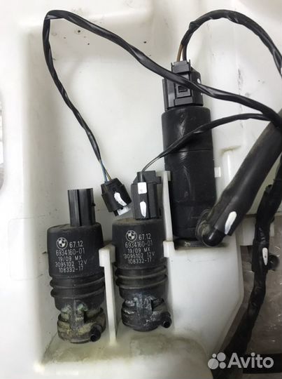 Бачок стеклоомывателя с насосами BMW X5 e70