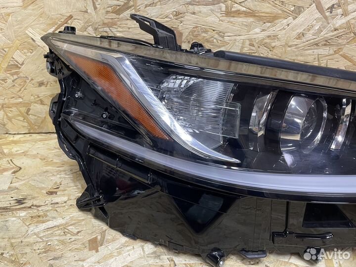 Фара передняя правая LED Lexus ES VII