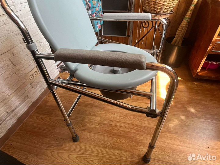 Санитарный стул для инвалидов