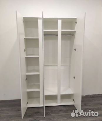 Шкаф трехстворчатый с зеркалом, белый