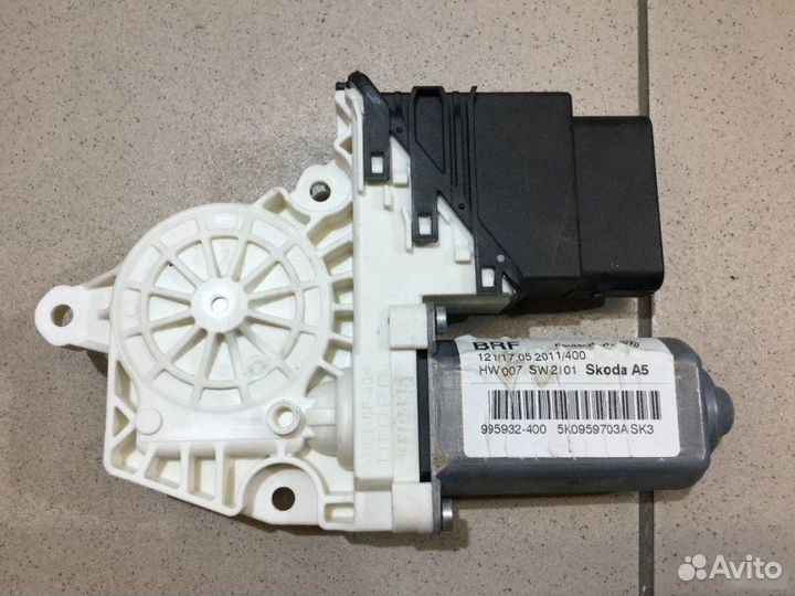 Моторчик стеклоподъемника Skoda Octavia A5 1Z