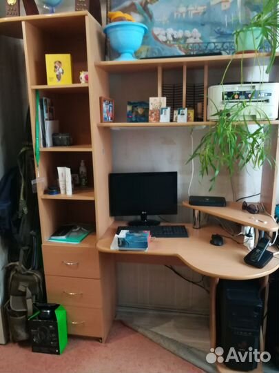 Компьютерный стол +стеллаж