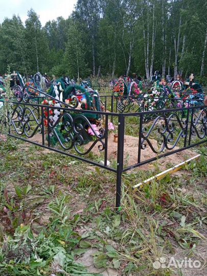 Оградка на кладбище