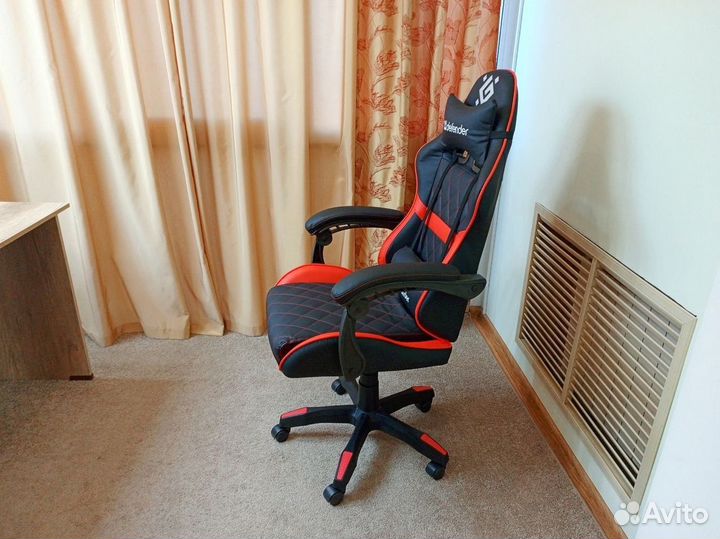 Компьютерное кресло red black Defender до 175 кг