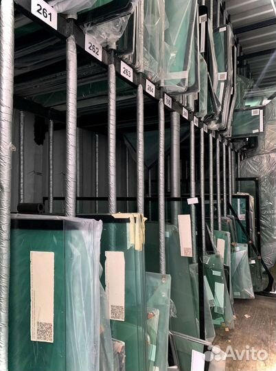 Стекло кабины New Holland E135SR