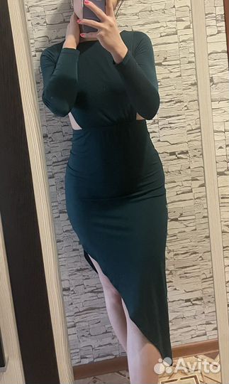 Платье с вырезом на спине