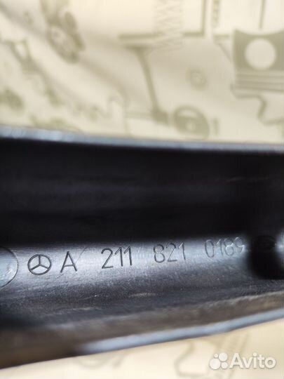 Накладка петли багажника левая mercedes w211