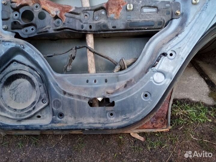 Toyota carina е двери