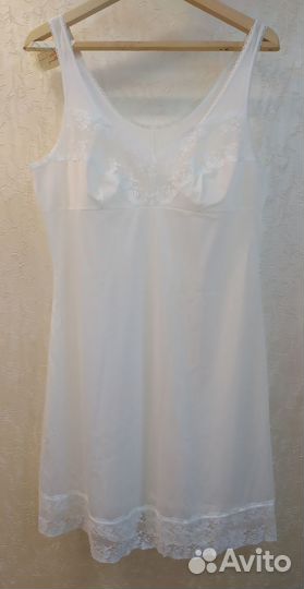 Вещи из 90-х рубашки, комбинации, чулки, вешалка