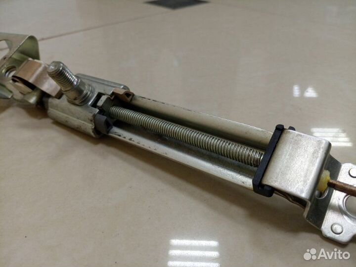 Механизм регулировки ремня безопасности Lexus