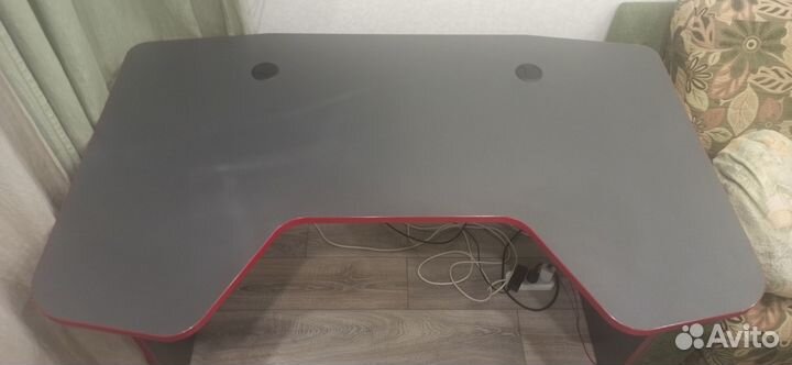 Игровой компьютерный стол