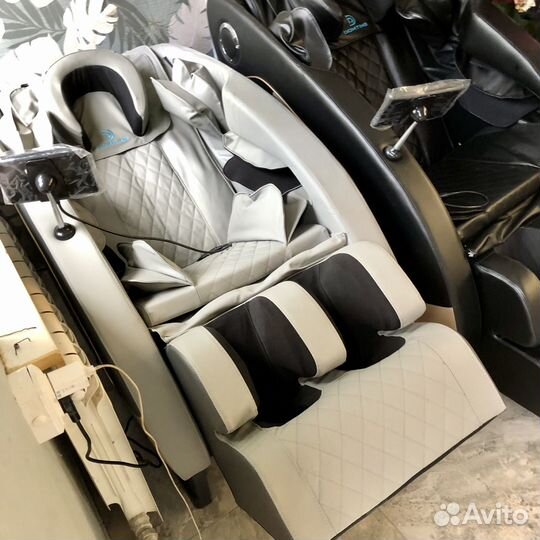 Массажное кресло с нулевой гравитацией