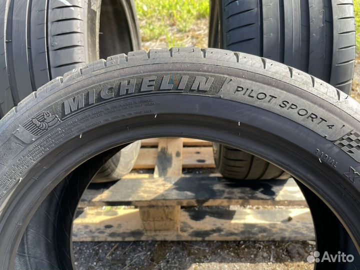 Michelin Pilot Sport 4 245/45 R17