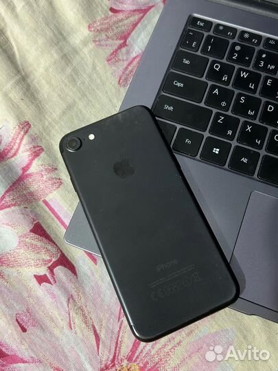 Телефон iPhone 7
