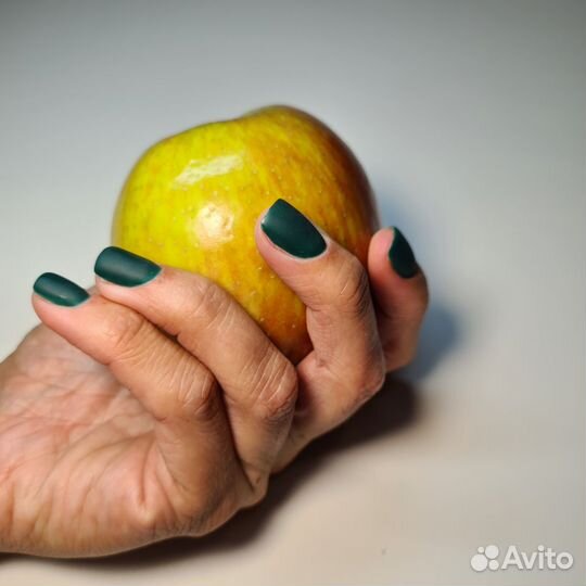 Маникюр,покрытие гель-лак юбилейный