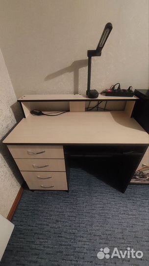Письменный стол