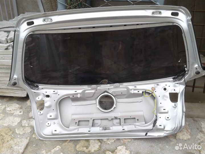 Стекло багажника на volkswagen golf-5