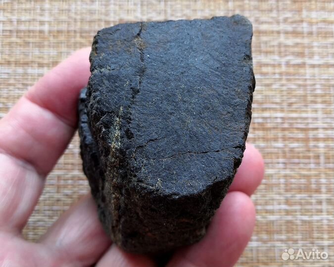 Черный турмалин, образец для коллекции