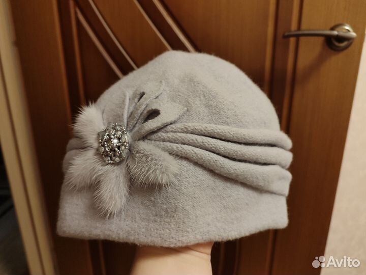 Зимняя теплая шапка женская