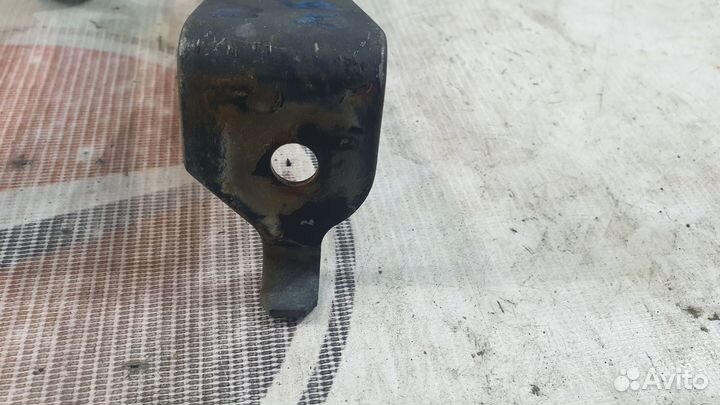 Крепления стабилизатора на Mercedes-Benz W201 E190