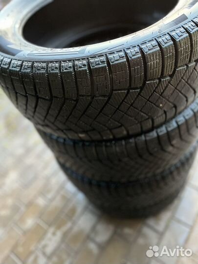 Pirelli Ice Zero FR 225/50 R17 98H