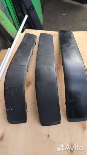 Правый молдинг заднего бампер Audi 80B4 8A0807422A