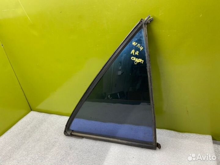 Форточка двери задняя правая Mercedes-Benz W124