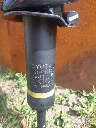 Стойки амортизаторов Toyota Hilux