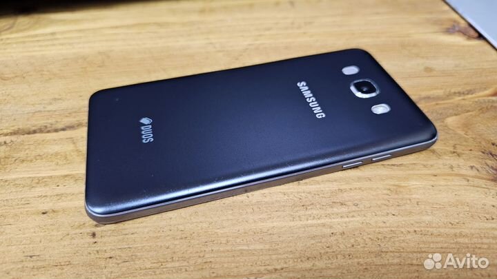 Смартфон Samsung Galaxy J7 (2016) 16Gb LTE