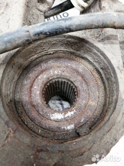 Кулак задний левый Mercdes Ml W164